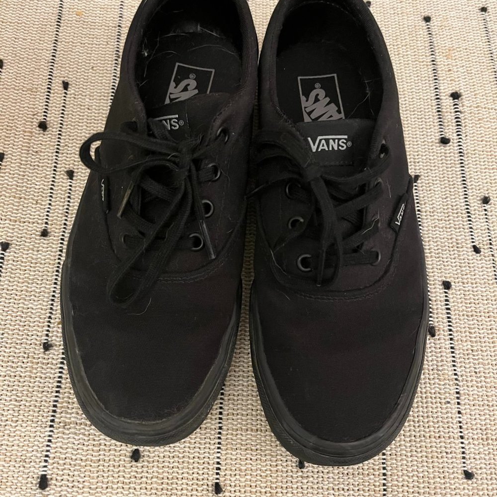 Barely worn Vans sneakers, solid black, lace up